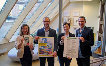 Vorstellung Programm Brigitte Reimann Jahr 2023 vlnr: Maria Sonnabend (Leiterin Bibliothek), Bürgermeister Philipp Stark, Stefanie Deckert (Sachgebietsleiterin Tourimsus), Maximilian Steib (Fachbereichsleiter Kultur, Tourismus und Soziales) © Stadt Burg